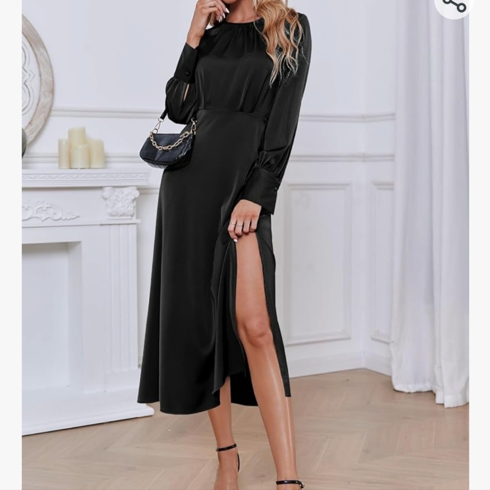 New Wenrine Navy satin long sleeve maxi size Medium